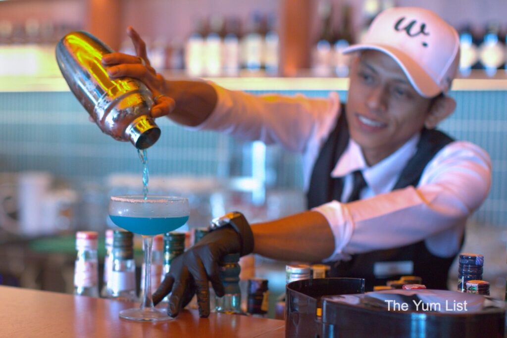 Wedge Range Golf Bar & Social Club, Petaling Jaya  Bartender Que Making the Blue Lagoonarita