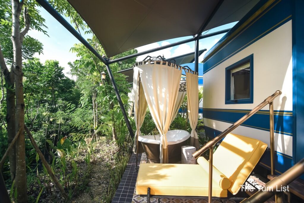 Bathtub & Sun Chair