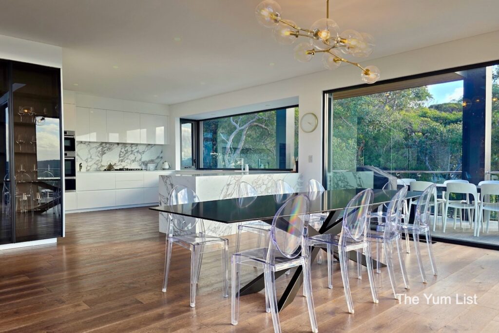 Latitude 35°5 - Kitchen & Dining Area