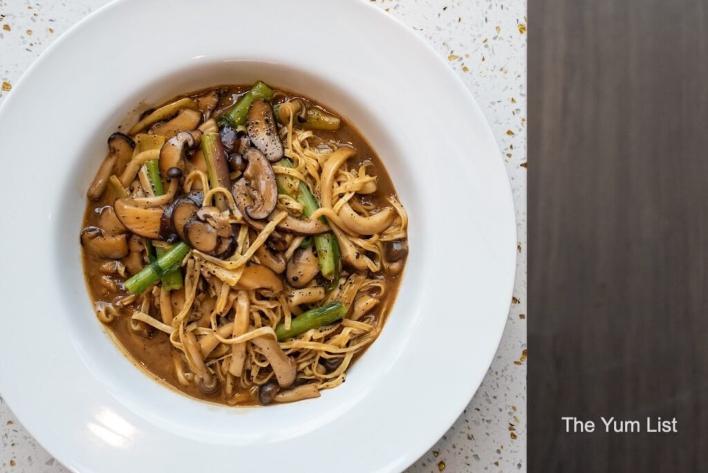 Braised Yee Mee with Black Truffle